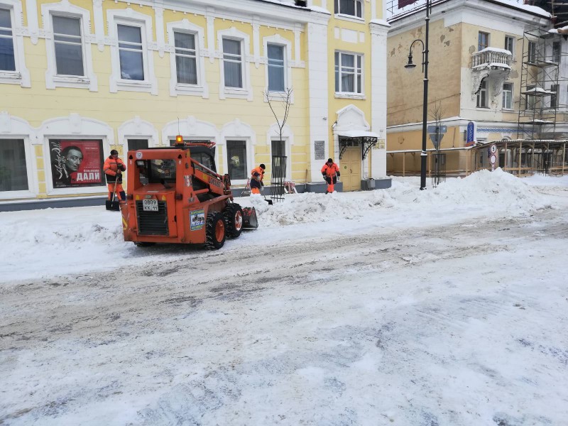 Сыктывкарских автомобилистов информируют о графике вывозки снега