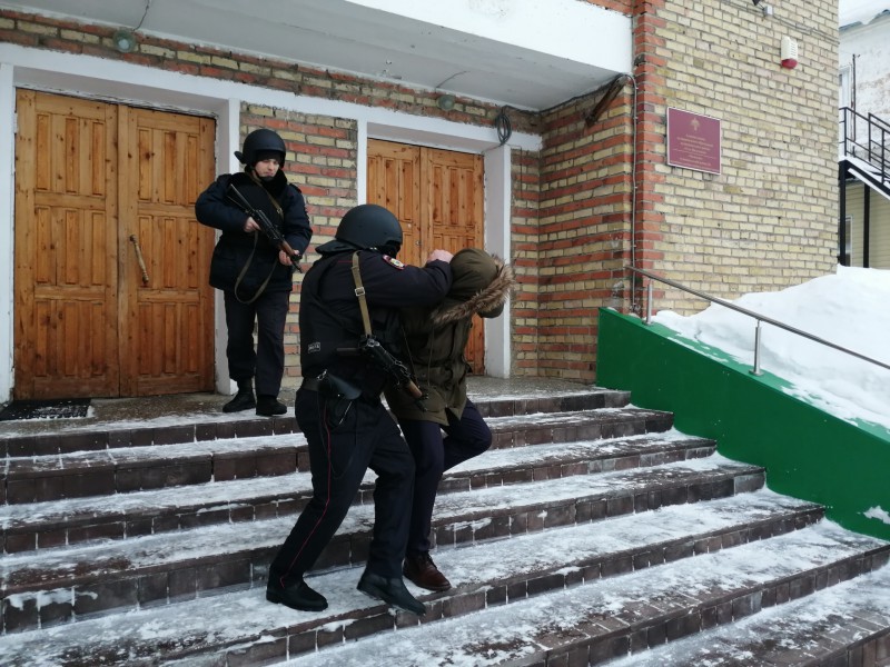 В здании администрации Усть-Цилемского района "пресекли" террористический акт 
