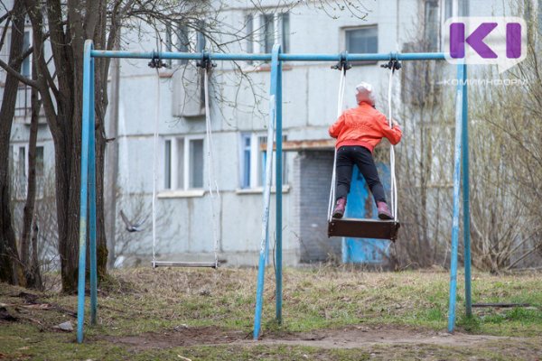 В Верхней Максаковке назначили ответственных за бесхозную детскую площадку