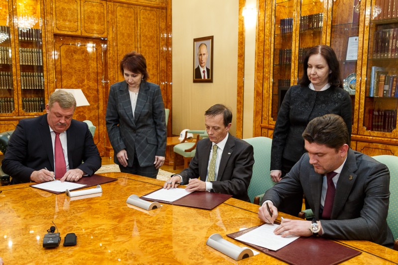 Правительство Коми, "Монди СЛПК" и "Лузалес" подписали соглашение о сотрудничестве