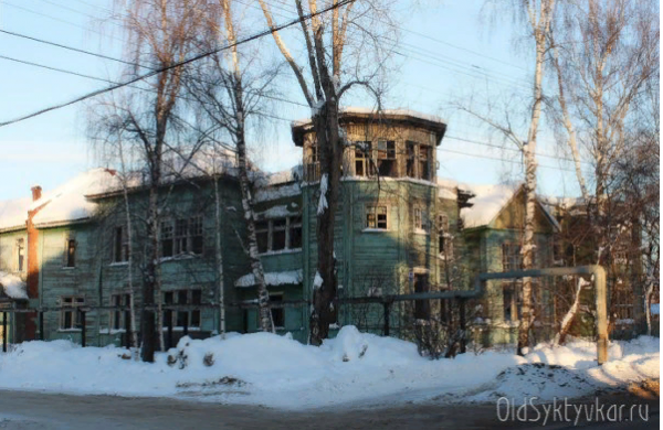 Сгоревшее здание школы №13 в Сыктывкаре восстановят