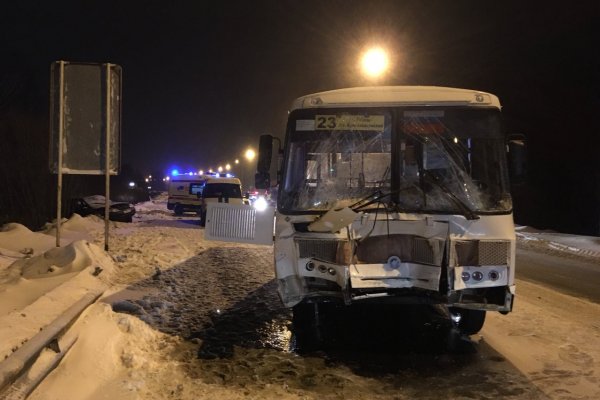 Крупное ДТП с участием рейсового автобуса произошло под Сыктывкаром 