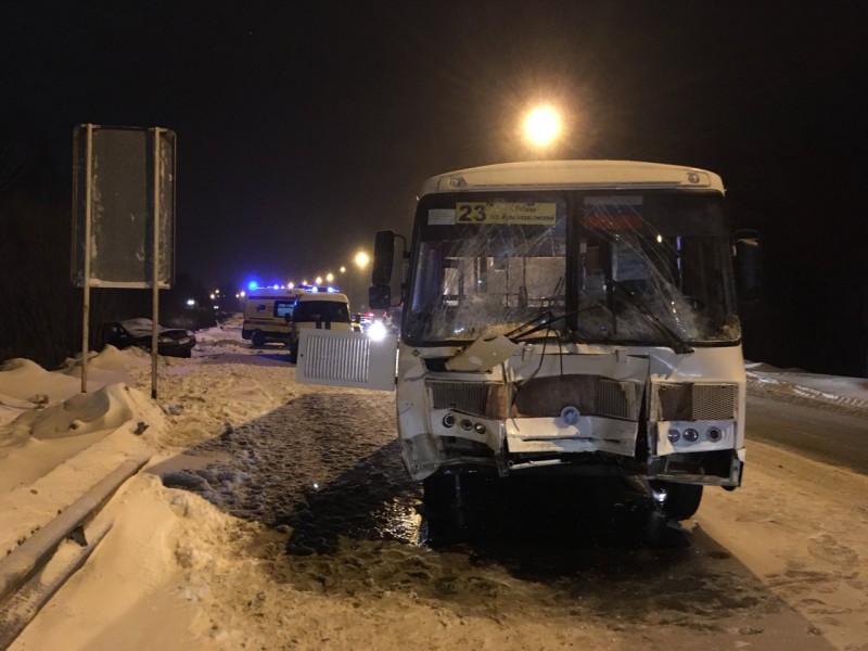 Крупное ДТП с участием рейсового автобуса произошло под Сыктывкаром 