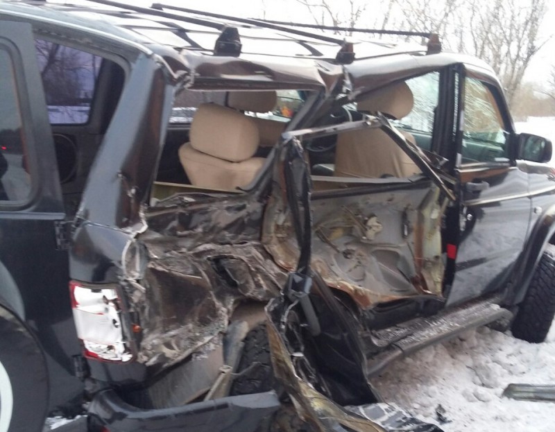 В Инте УАЗ "Патриот" разорвало после столкновения с грузовиком