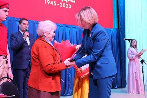 В Сыктывкаре первые ветераны получили юбилейные медали в честь празднования 75-летия Великой Победы