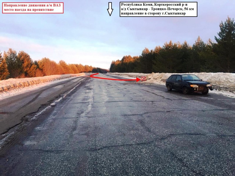 Два автомобиля улетели в кювет после заморозков в Коми 
