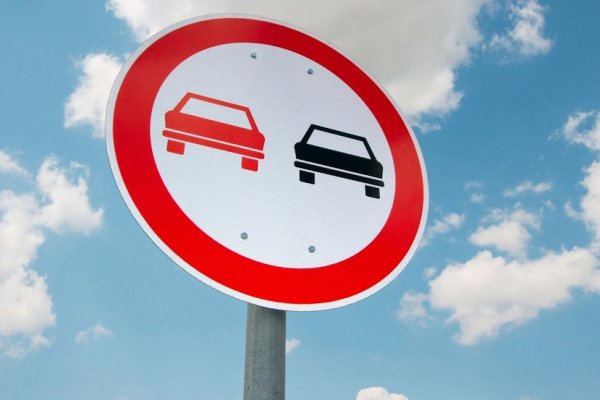 На автодороге Ухта - Ярега установлены дорожные знаки, запрещающие обгон и ограничивающие скорость