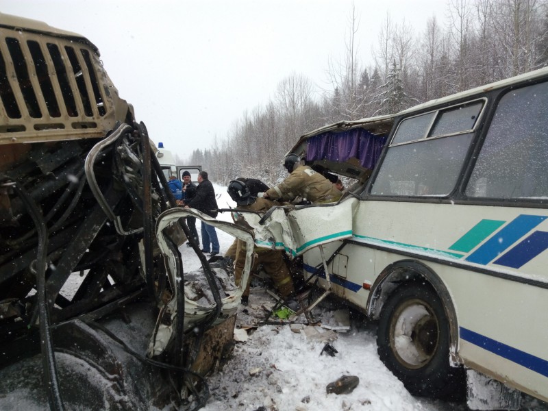 Сын погибшего водителя автобуса в ДТП на Удоре с 37 пострадавшими взыскал с дорожников 600 тыс рублей