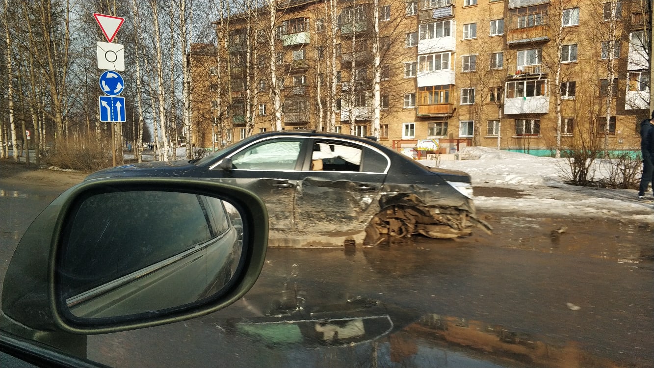 В Ухте в аварии у BMW оторвало колеса | Комиинформ