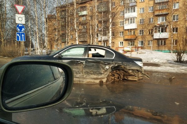 В Ухте в аварии у BMW оторвало колеса 