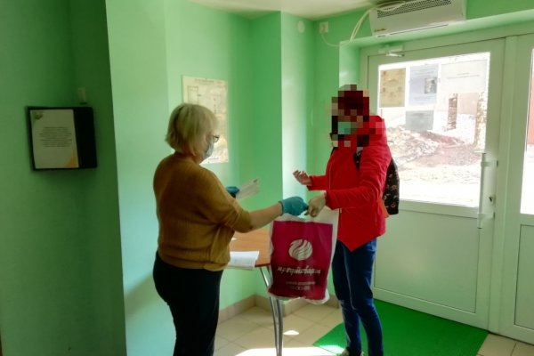 В Сыктывкаре нуждающимся семьям раздали 280 продуктовых наборов