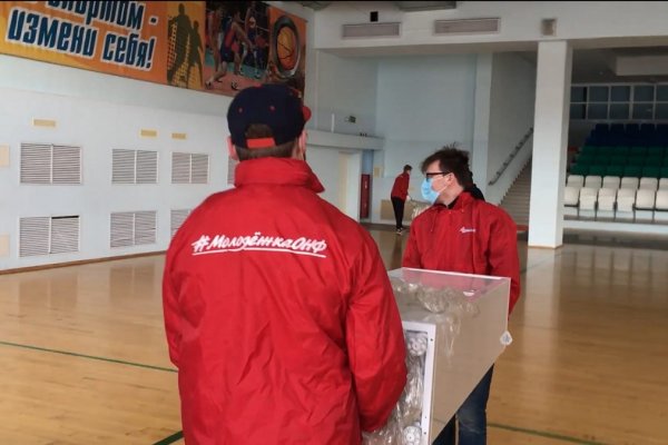 Волонтеры помогли перепрофилировать спортшколу в Сыктывкаре под больницу для пациентов с коронавирусом