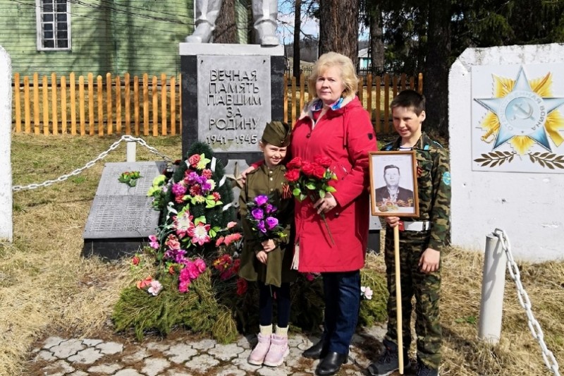 В Ижемском районе возложили цветы к памятникам фронтовикам Великой Отечественной войны