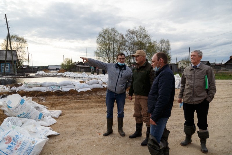 Владимир Уйба оценил паводковую обстановку в поселке Югыдъяг Усть-Куломского района