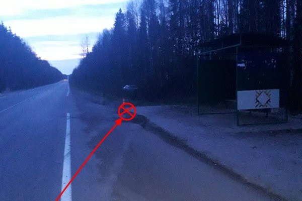 В Усть-Вымском районе злостный нарушитель ПДД вылетел с дороги рядом с автобусной остановкой