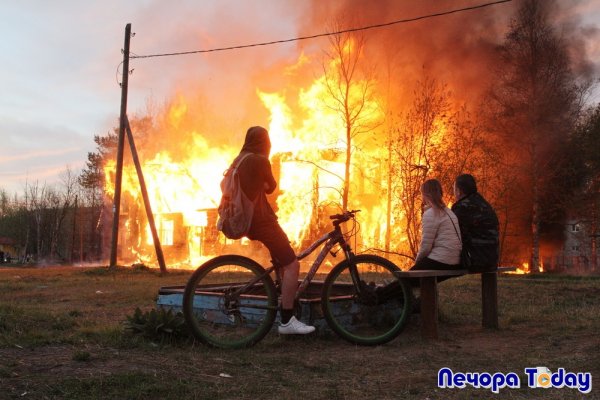 В Печоре огнем уничтожен нежилой дом 200 кв.м.
