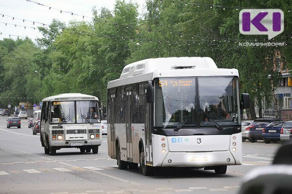 В Сыктывкаре при падении в автобусе №54 травмировалась пенсионерка