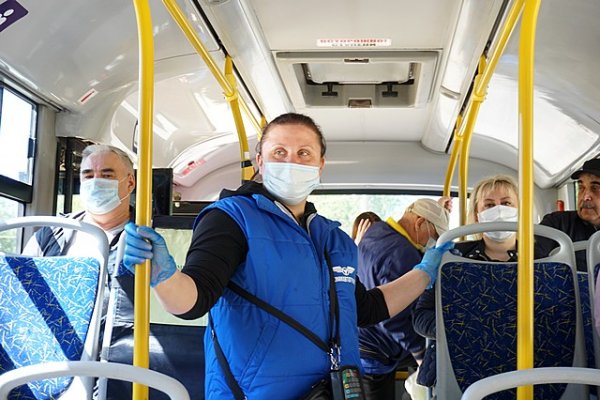 Масочный режим, дезинфекторы и дистанция: как в автобусах Сыктывкара соблюдают меры профилактики