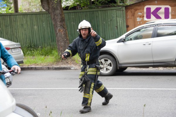 В Инте пожарные спасли пенсионерку