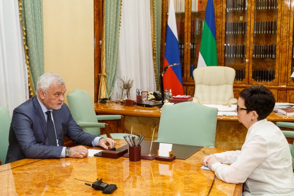 Владимир Уйба провёл рабочую встречу с Ольгой Савастьяновой

