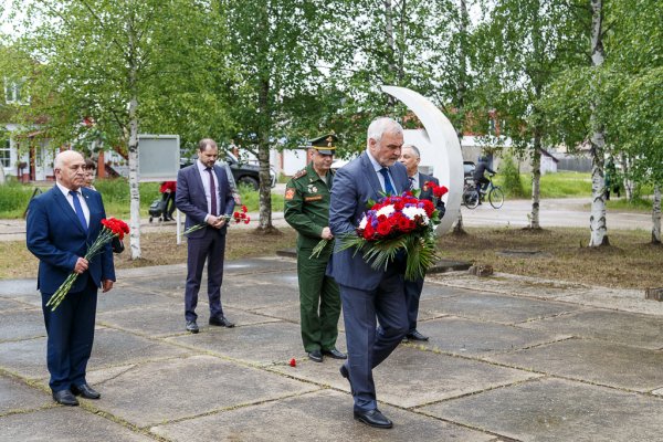 Владимир Уйба почтил память погибших в годы Великой Отечественной войны