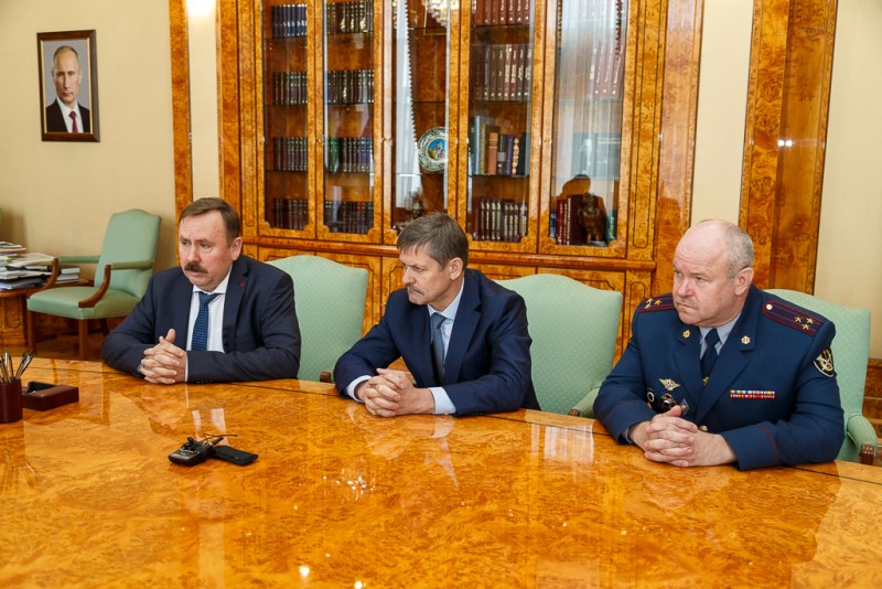 Владимир Уйба провёл рабочую встречу с директором ФСИН России Александром Калашниковым