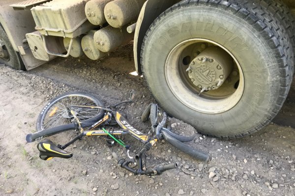 В Сыктывкаре МАЗ сбил несовершеннолетнего велосипедиста