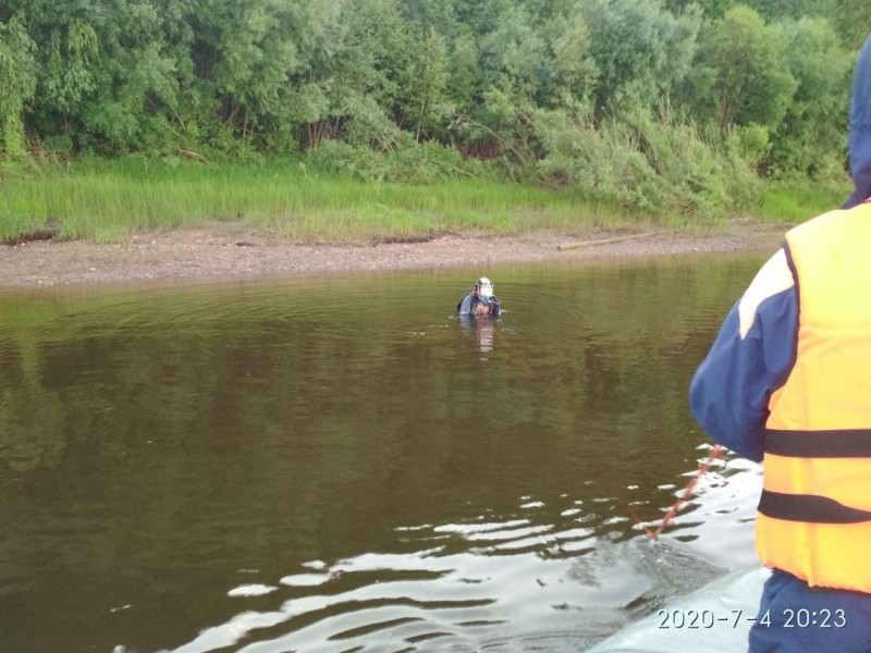 Возле деревни Вездино Усть-Вымского района ищут пропавшего на воде мужчину 