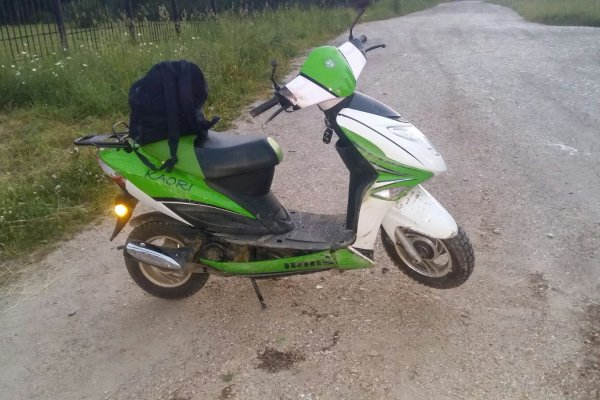 В Сосногорске водитель скутера опрокинулся на дороге