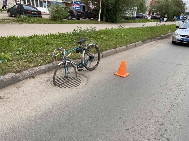 В Сыктывкаре мужчина на велосипеде кувыркнулся через руль на проезжей части