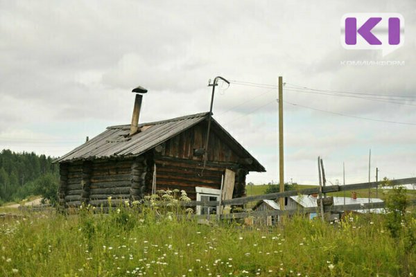 Жителям Коми рассказали что делать, если дом съезжает в реку
