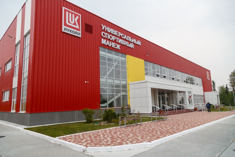 Владимир Уйба посетил спортивный комплекс в Усинске