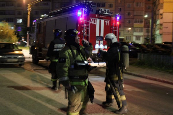В Сыктывкаре пожарные спасли трех человек на пожаре в микрорайоне Орбита
