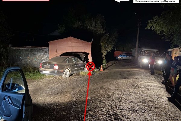 В Сыктывкаре нетрезвый водитель на Volkswagen протаранил опору ЛЭП и гараж