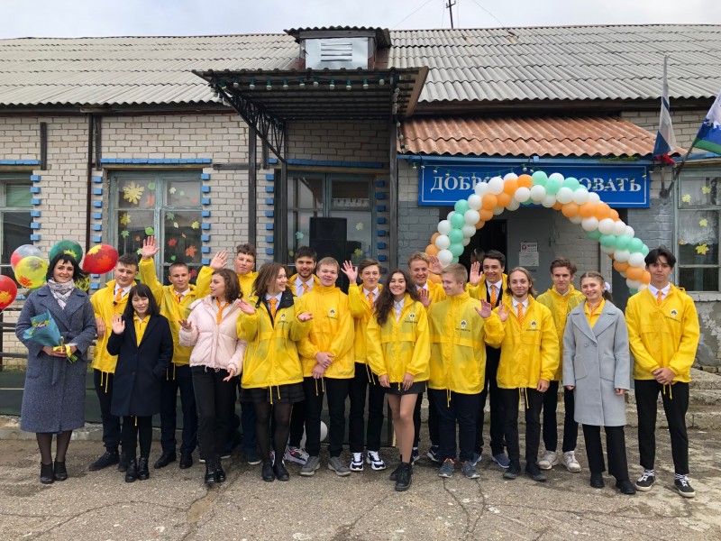 В Усинске церемония посвящения в ученики "Роснефть-класса" для десятиклассников школы №3 прошла в онлайн-режиме

