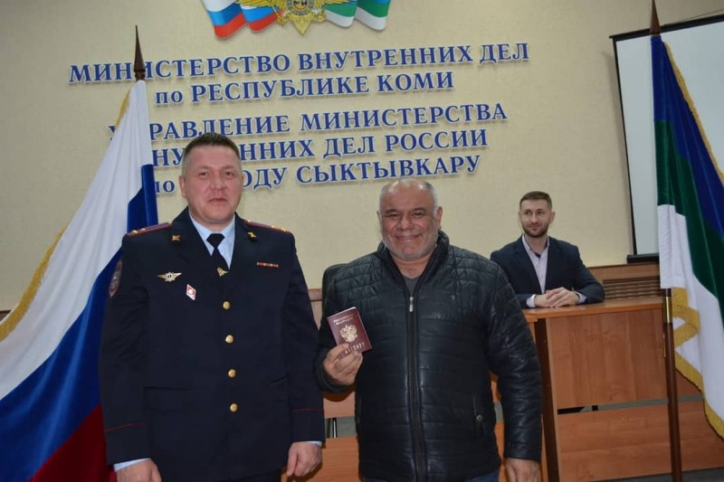 В Сыктывкаре шесть иностранцев приняли Присягу Российской Федерации