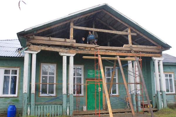 В с.Соколово Печорского района начался ремонт фасада Дома культуры


