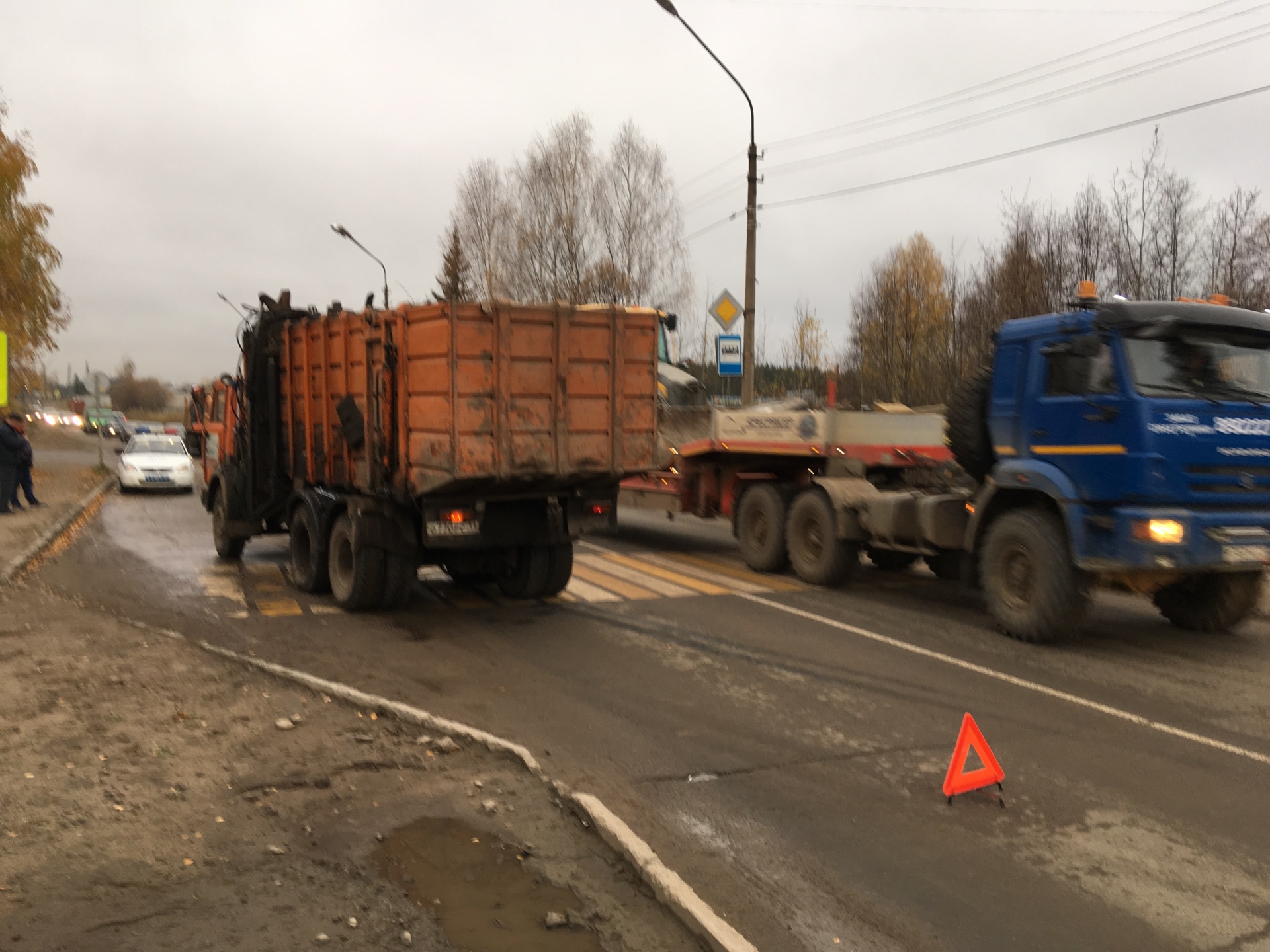 В Сыктывкаре КамАЗ сбил на переходе семилетнего ребенка | Комиинформ