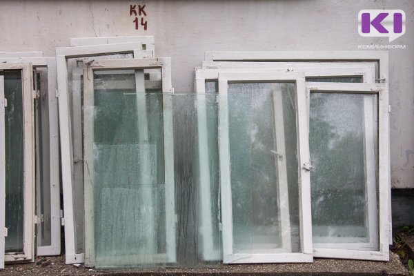 Безответственный установщик дверей и окон в Усть-Куломском районе обвиняется в мошенничестве