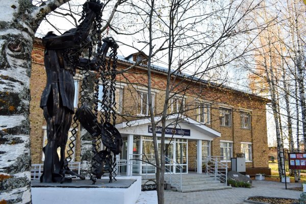 QR-коды, букроссинг, литературные скамейки и скульптуры: в Корткеросе открылся первый литературный сквер