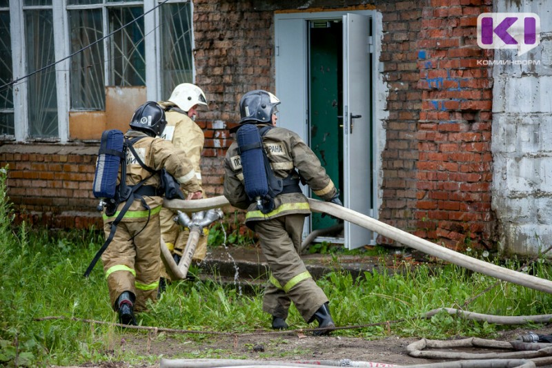 В Воркуте из-за возгорания детской коляски эвакуировались 20 жильцов пятиэтажки