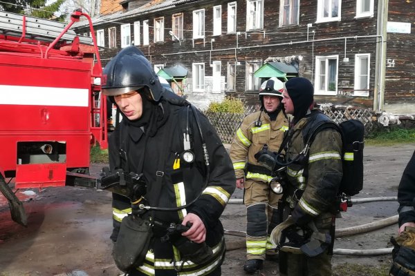 На пожаре в Сыктывкаре пострадала пожилая женщина