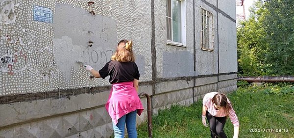 Добровольцы Сыктывкара очистили от надписей свыше 100 фасадов домов