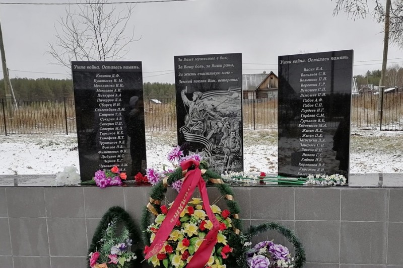 В поселке Мещура Княжпогостского района открыли новый мини-сквер "Память"