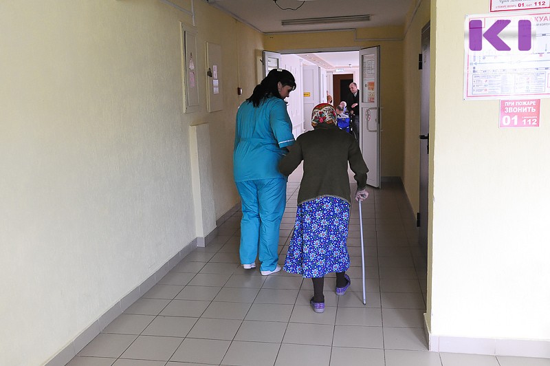 В Коми продлили стимулирующие выплаты сотрудникам интернатов для престарелых
