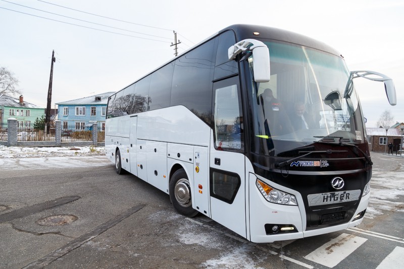 Хоккейный клуб "Строитель" получил автобус для выездов на игры Суперлиги