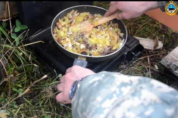 Бойцы спецназа УФСИН Коми поделились рецептом приготовления рябчика в полевых условиях

