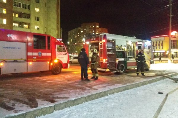 В Сыктывкаре пожарные оперативно устранили задымление в торговом центре