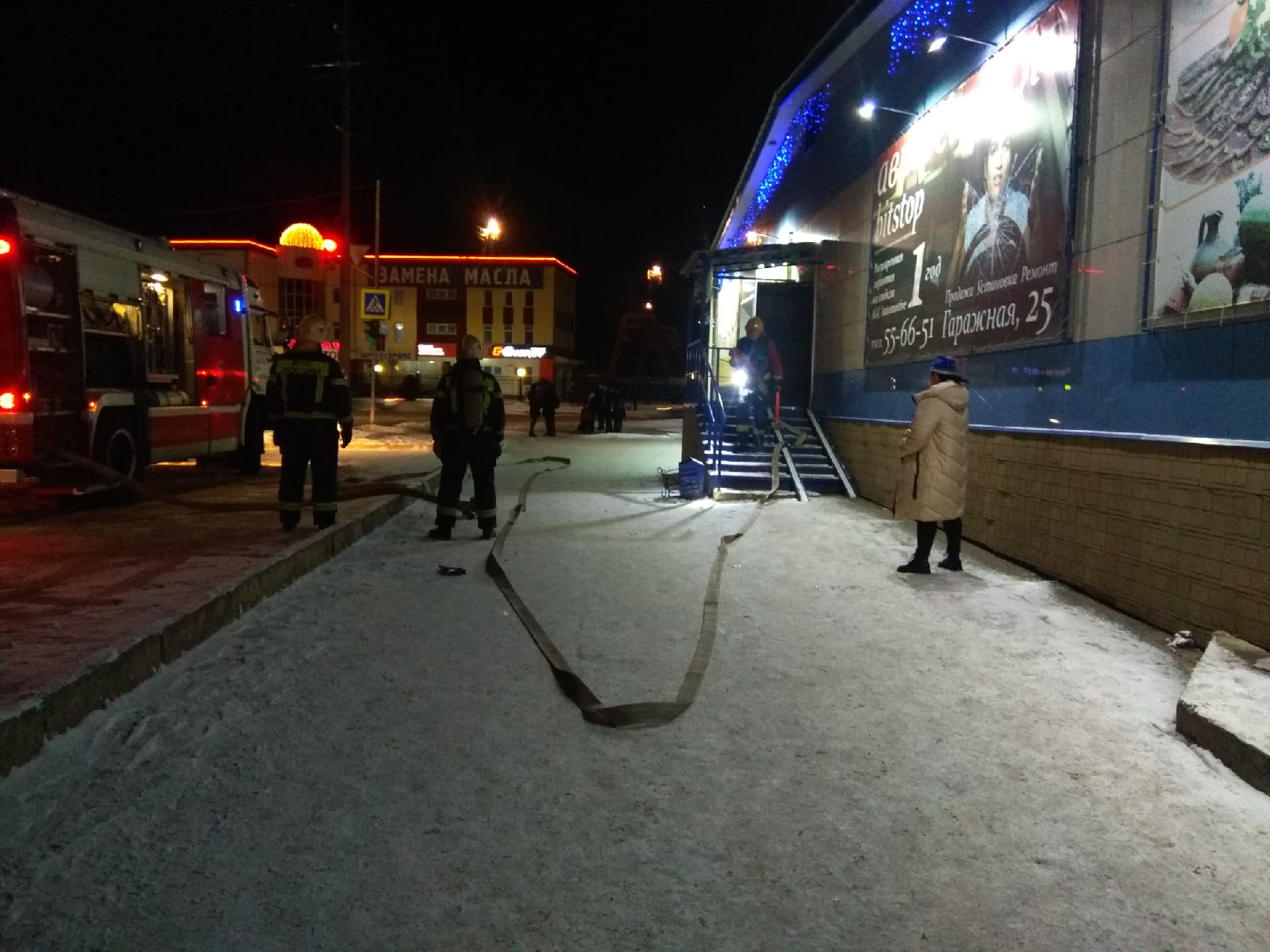 В Сыктывкаре пожарные оперативно устранили задымление в торговом центре |  Комиинформ