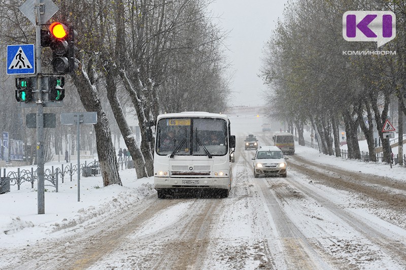 В Сыктывкаре водители автобусов двух маршрутов не соблюдают масочный режим